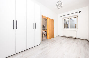 Ložnice se vstupem do kuchyně - Pronájem bytu 2+1 v osobním vlastnictví 52 m², Teplice
