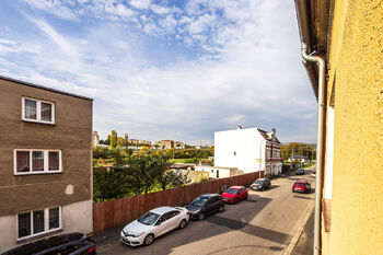 Výhled z ložnice a kuchyně - Pronájem bytu 2+1 v osobním vlastnictví 52 m², Teplice