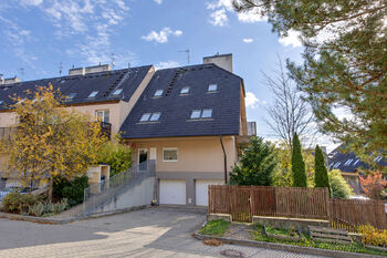 Pohled na dům - Prodej bytu 3+kk v osobním vlastnictví 108 m², Praha 6 - Řepy