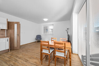 obývací pokoj s kuchyní - Prodej bytu 5+kk v osobním vlastnictví 107 m², Homole