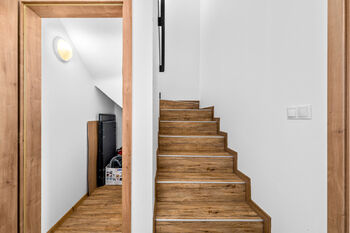 schody - Prodej bytu 5+kk v osobním vlastnictví 107 m², Homole
