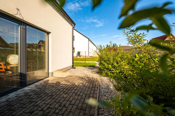 vstup z obývacího pokoje - Prodej bytu 5+kk v osobním vlastnictví 107 m², Homole