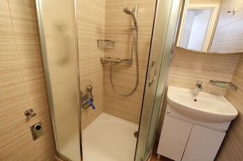 samostatná koupelna - Pronájem bytu 2+1 v osobním vlastnictví 63 m², České Budějovice