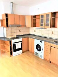 Prodej domu 100 m², Roštění