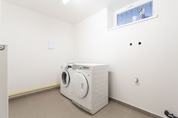 Prádelna v suterénu - Prodej domu 201 m², Praha 4 - Libuš