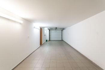 Garáž pro 2 auta - Prodej domu 201 m², Praha 4 - Libuš