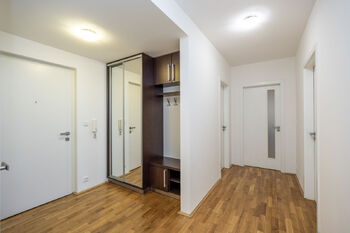 Předsíň - Prodej bytu 3+kk v osobním vlastnictví 99 m², Praha 3 - Žižkov