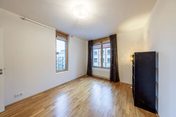 Ložnice 1 - Prodej bytu 3+kk v osobním vlastnictví 99 m², Praha 3 - Žižkov