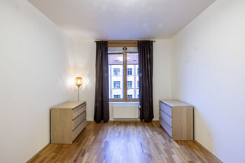 Ložnice 2 - Prodej bytu 3+kk v osobním vlastnictví 99 m², Praha 3 - Žižkov
