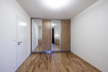 Ložnice 2 - Prodej bytu 3+kk v osobním vlastnictví 99 m², Praha 3 - Žižkov