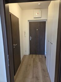 Předsíň - Pronájem bytu 1+kk v osobním vlastnictví 37 m², České Budějovice