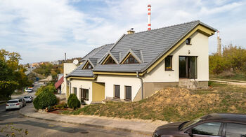 Velkorysý byt 4+kk, 175 m² s garáží, balkonem a zahradou, ulice Podstránská, Brno - Slatina - Prodej bytu 4+kk v osobním vlastnictví 175 m², Brno