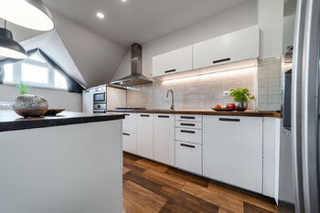 Velkorysý byt 4+kk, 175 m² s garáží, balkonem a zahradou, ulice Podstránská, Brno - Slatina - Prodej bytu 4+kk v osobním vlastnictví 175 m², Brno