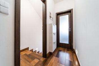 Velkorysý byt 4+kk, 175 m² s garáží, balkonem a zahradou, ulice Podstránská, Brno - Slatina - Prodej bytu 4+kk v osobním vlastnictví 175 m², Brno