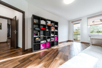 Velkorysý byt 4+kk, 175 m² s garáží, balkonem a zahradou, ulice Podstránská, Brno - Slatina - Prodej bytu 4+kk v osobním vlastnictví 175 m², Brno