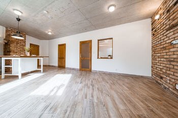 Stylový byt 2+kk se šatnou a parkováním, 71 m², ulice Podstránská, Brno – Slatina - Prodej bytu 2+kk v osobním vlastnictví 71 m², Brno