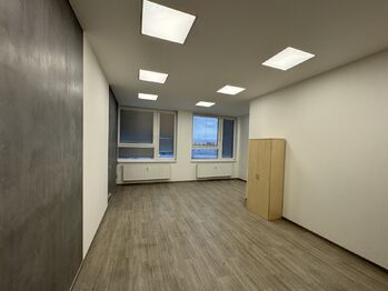 Pronájem kancelářských prostor 68 m², Praha 9 - Letňany