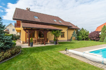 Prodej domu, 255 m2, Šestajovice