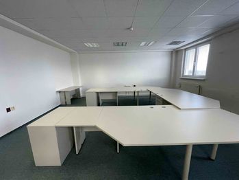 Pronájem komerčního prostoru (kanceláře), 200 m2, Ševětín