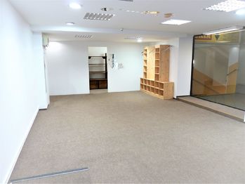 Pronájem komerčního prostoru (obchodní), 3083 m2, Pardubice