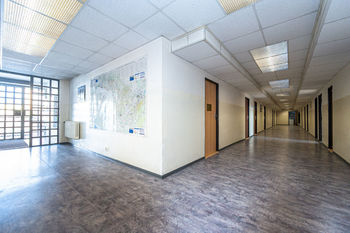 Pronájem komerčního prostoru (kanceláře), 46 m2, Praha 5 - Hlubočepy