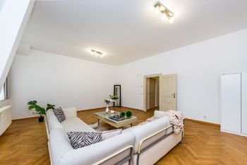 Prodej bytu 3+1 v osobním vlastnictví, 109 m2, Praha 1 - Josefov