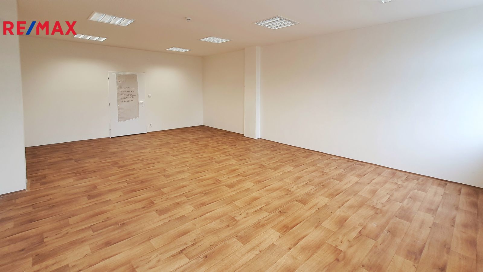 Pronájem komerčního prostoru (kanceláře), 39 m2, Kuřim