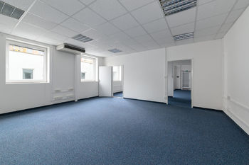 Pronájem komerčního prostoru (kanceláře), 93 m2, Praha 9 - Libeň