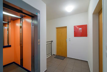 Pronájem bytu 2+kk v osobním vlastnictví, 41 m2, Praha 5 - Smíchov