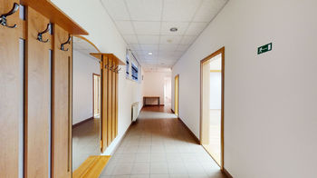Pronájem komerčního prostoru (kanceláře), 150 m2, Praha 5 - Smíchov