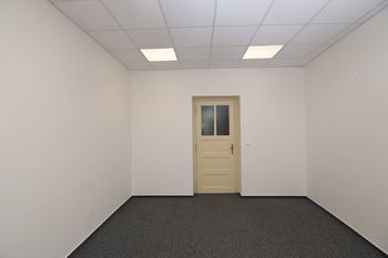 Pronájem komerčního prostoru (kanceláře), 40 m2, Nymburk