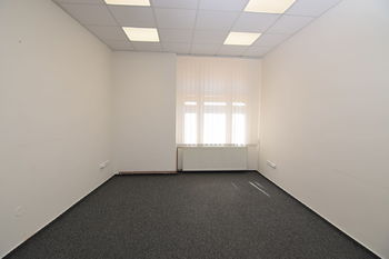 Pronájem komerčního prostoru (kanceláře), 16 m2, Nymburk