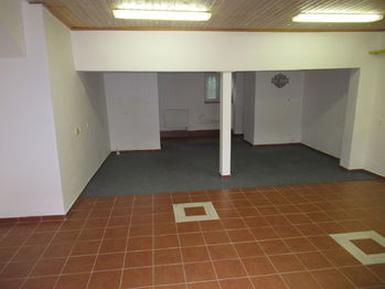 Pronájem komerčního prostoru (obchodní), 68 m2, Chrudim