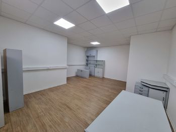 Pronájem komerčního prostoru (kanceláře), 31 m2, Chrudim