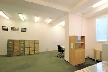 Pronájem komerčního prostoru (kanceláře), 56 m2, Praha 8 - Kobylisy