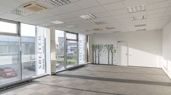 Pronájem komerčního prostoru (kanceláře), 88 m2, Brno