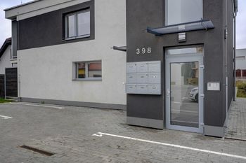 Pronájem bytu 2+kk v osobním vlastnictví, 90 m2, Česká