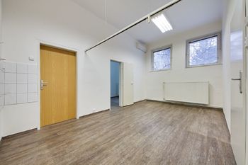 Pronájem komerčního prostoru (ordinace), 338 m2, Praha 10 - Strašnice