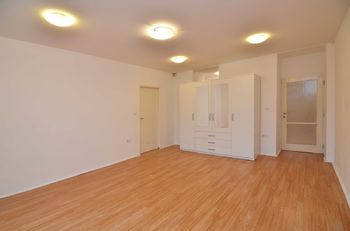 Pronájem bytu 3+1 v osobním vlastnictví, 100 m2, Praha 10 - Vršovice