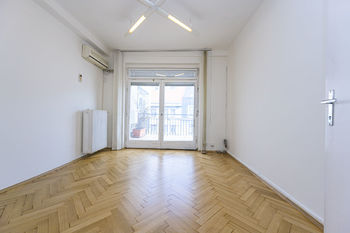 Pronájem komerčního prostoru (kanceláře), 92 m2, Praha 2 - Nové Město