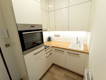 Prodej bytu 1+1 v osobním vlastnictví, 24 m2, Praha 4 - Nusle