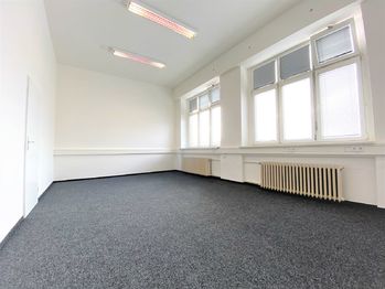 Pronájem komerčního prostoru (kanceláře), 20 m2, Hradec Králové