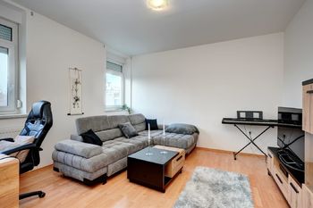 Pronájem bytu 2+1 v osobním vlastnictví, 60 m2, Hrušovany u Brna