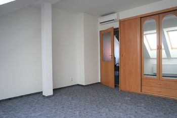 Pronájem bytu 2+1 v osobním vlastnictví, 91 m2, Praha 5 - Zbraslav