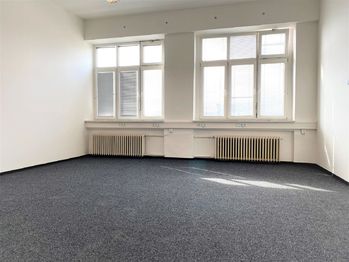 Pronájem komerčního prostoru (kanceláře), 50 m2, Hradec Králové
