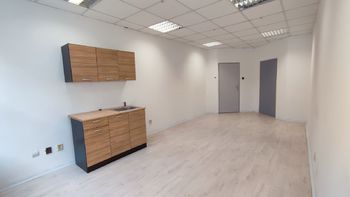 Pronájem komerčního prostoru (kanceláře), 23 m2, Ústí nad Labem