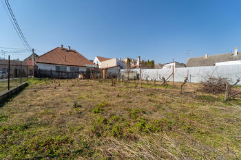 Prodej pozemku, 706 m2, Hrušovany nad Jevišovkou