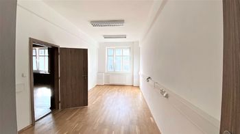 Pronájem komerčního prostoru (kanceláře), 57 m2, Hradec Králové
