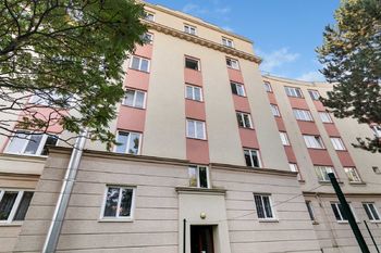 Prodej bytu 2+1 v osobním vlastnictví, 70 m2, Praha 3 - Žižkov