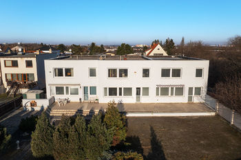 Prodej komerčního objektu (administrativní budova), 1000 m2, Praha 10 - Štěrboholy